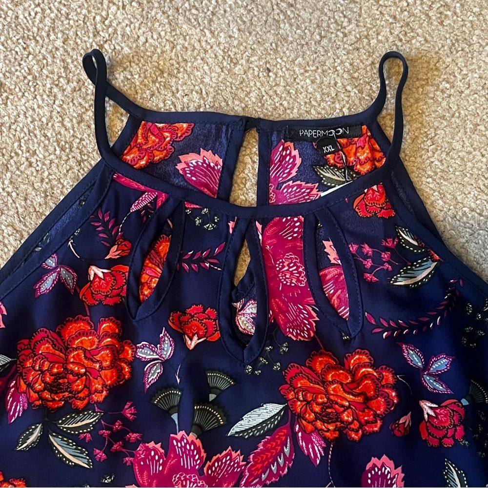 Halter top - Picture 3 of 8